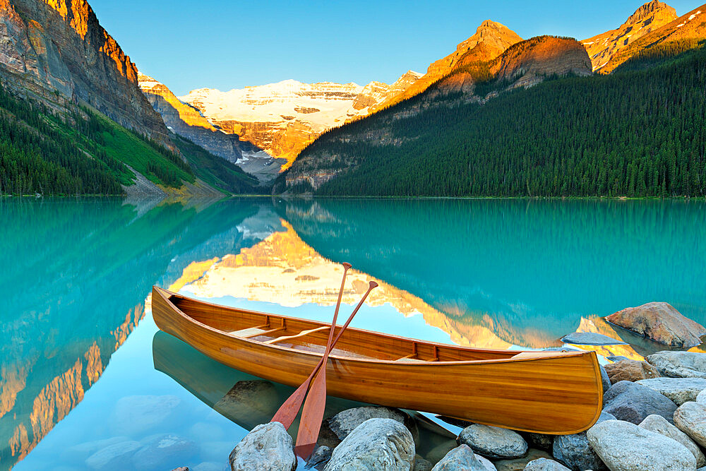 Cedar-Strip Canoe at Lake Louise, Banff National Park, UNESCO World Heritage Site, Alberta, Canadian Rockies, Canada, North America