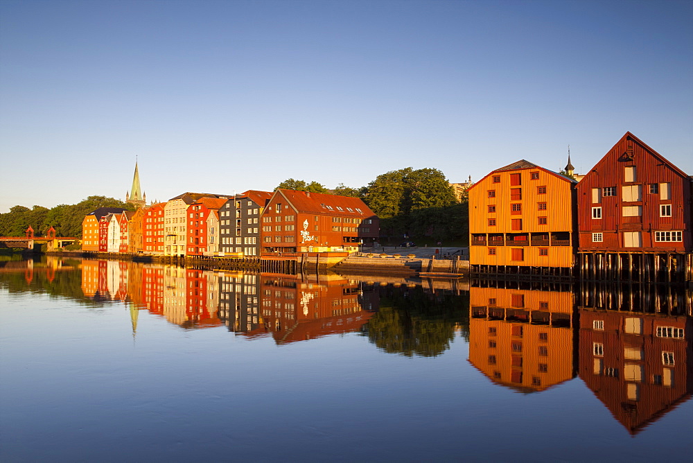 Old fishing warehouses reflected in the River Nidelva, Trondheim, Sor-Trondelag, Norway, Scandinavia, Europe 