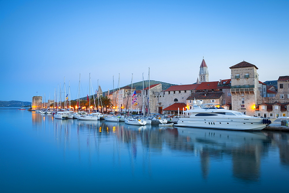 Trogir's historic Stari Grad (Old Town) defensive walls and harbour, UNESCO World Heritage Site, Trogir, Dalmatia, Croatia, Europe