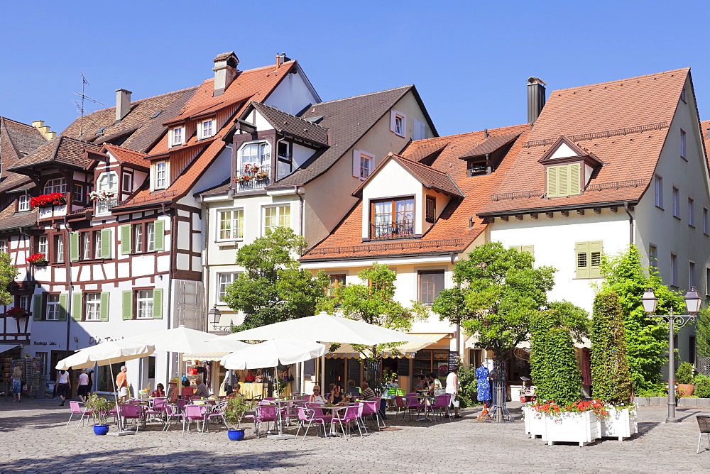 Sidewalk cafe at the Schlossplatz square, Meersburg, Lake Constance, Baden Wurttemberg, Germany, Europe