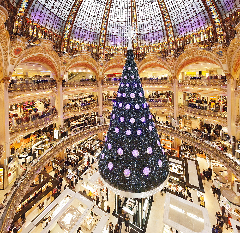 Christmas tree in Galerie Lafayette, Paris, Ile de France, France, Europe 