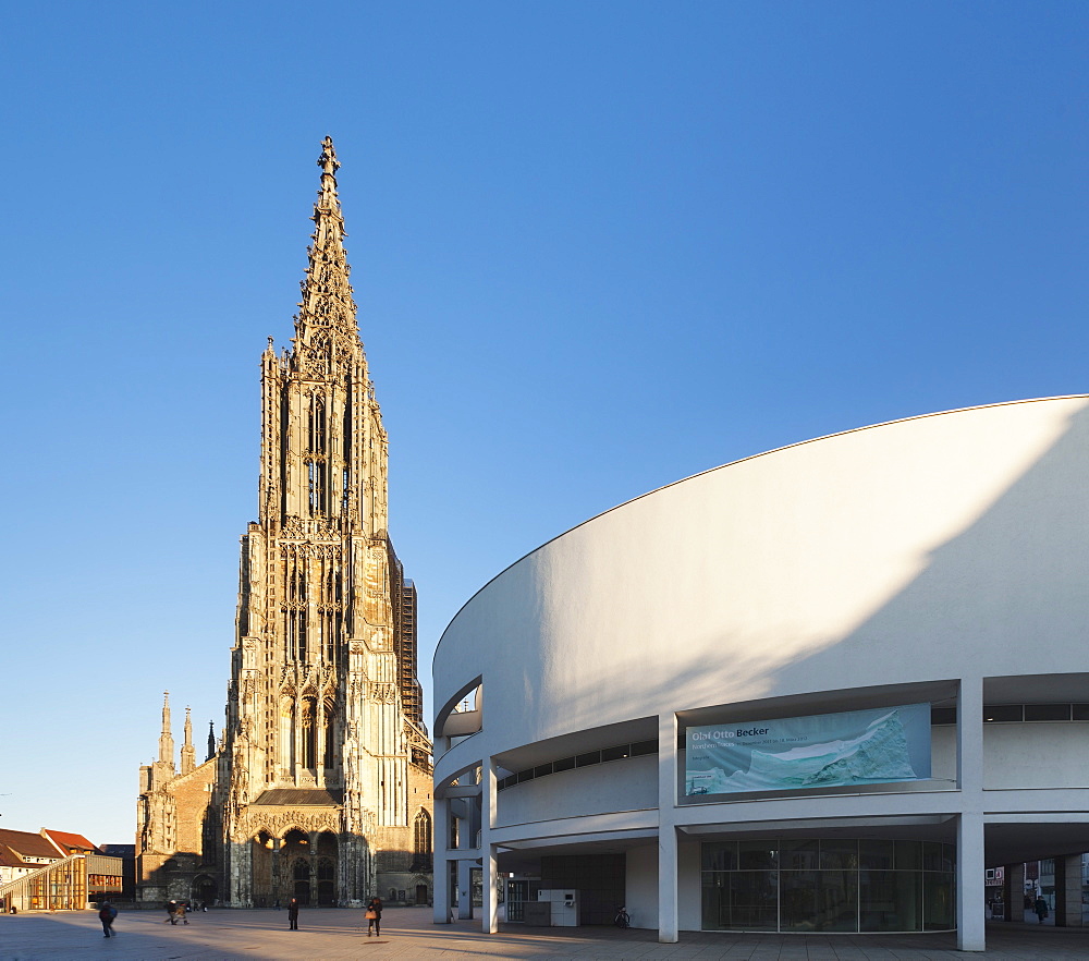 Ulm Minster (Muenster) and Stadthaus Gallery, Ulm, Baden Wurttemberg, Germany, Europe