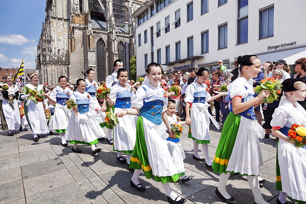 Fisher girls historical costumes at a parade at the Munsterplatz square, Fischerstechen, Ulm, Baden Wurttemberg, Germany, Europe