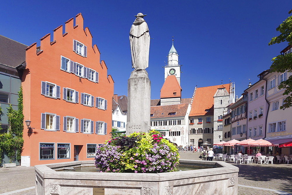 Hofstatt with town hall, St. Nikolaus Minster and fountain, Uberlingen, Lake Constance (Bodensee), Baden Wurttemberg, Germany, Europe