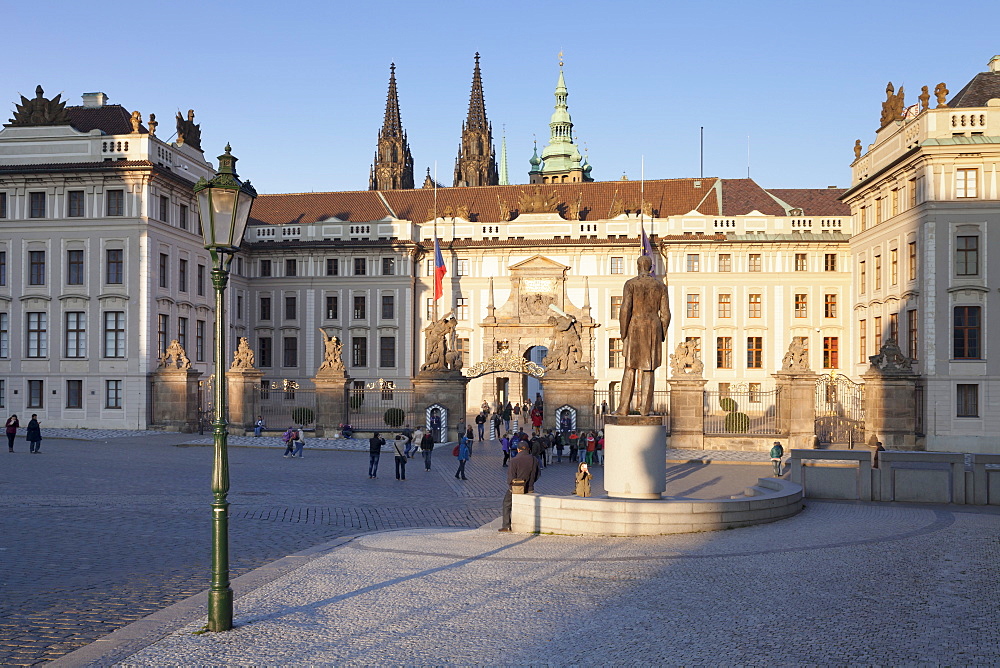 First courtyard, Castle Hradcany and St. Vitus cathedral, Castle District, UNESCO World Heritage Site, Prague, Bohemia, Czech Republic, Europe