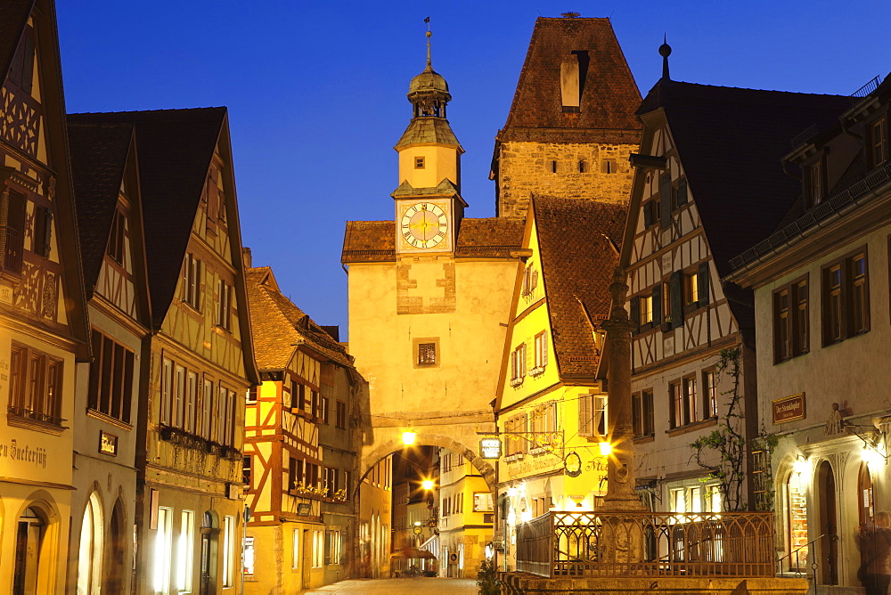 Roderbogen Bow and Markusturm Tower, Rothenburg ob der Tauber, Romantic Road (Romantische Strasse), Franconia, Bavaria, Germany, Europe