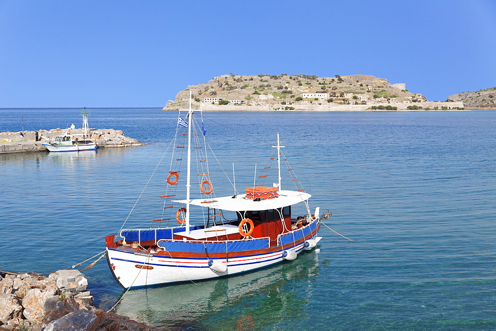 View from Plaka to Spinalonga Island (Kalidon), former leper colony, Gulf of Mirabello, Lasithi, Eastern Crete, Crete, Greek Islands, Greece, Europe