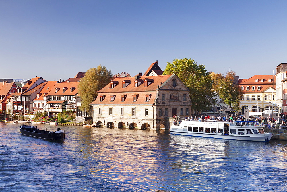 Old Crane at Regnitz River, excursion boat, alter Schlachthof (Old Slaughterhouse), UNESCO World Heritage Site, Bamberg, Franconia, Bavaria, Germany, Europe