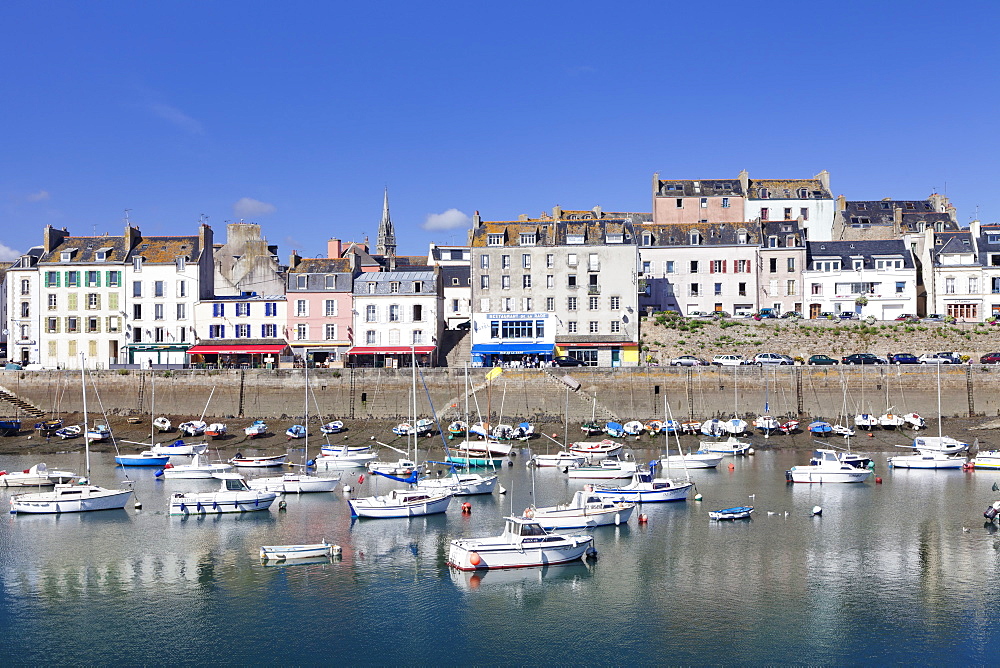 View of Rosmeur fishing port, Douarnenez, Finistere, Brittany, France, Europe