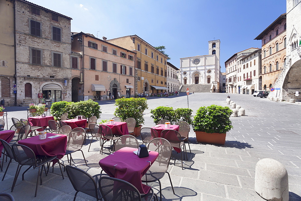 Street cafe at Piazza del Popolo Square, Duomo Santa Maria Cathedral, Todi, Perugia District, Umbria, Italy, Europe