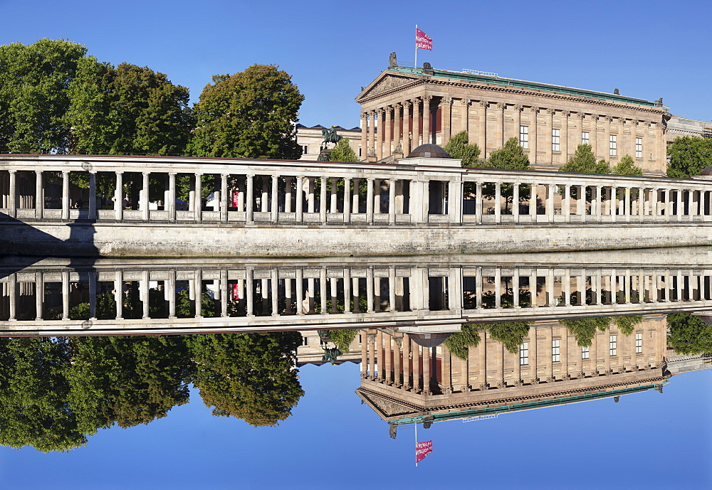 Alte Nationalgalerie (Old National Gallery), Colonnades, Museum Island, UNESCO World Heritage Site, Mitte, Berlin, Germany, Europe