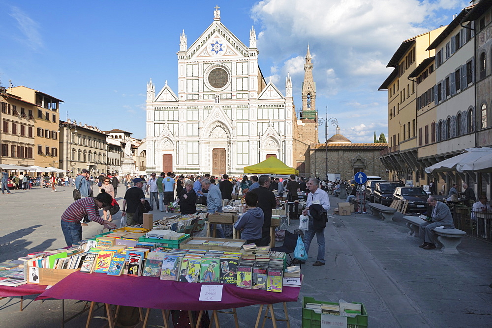 Flea market in front of the church of Santa Croce, Florence, UNESCO World Heritage Site, Tuscany, Italy, Europe 