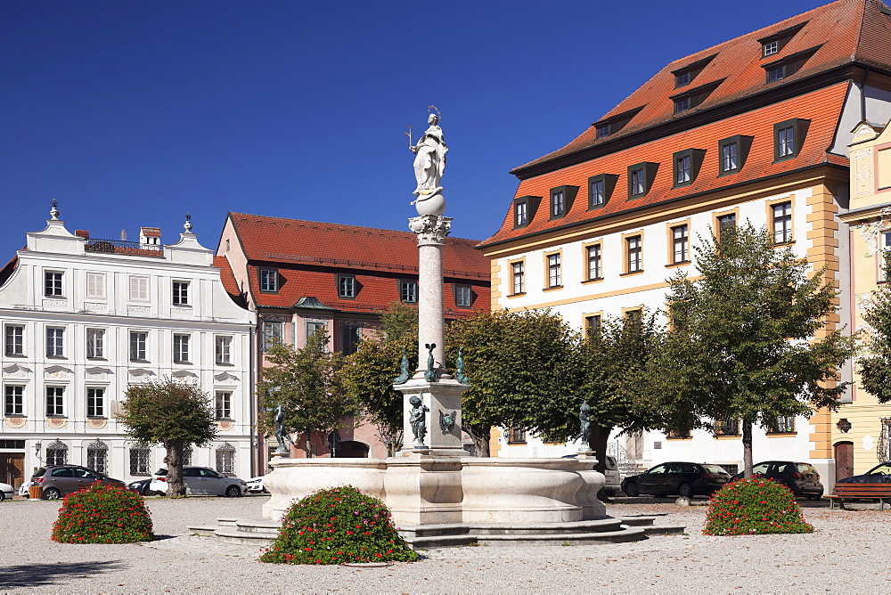 Karlsplatz square, Marienbrunnen fountain, Neuburg an der Donau, Bavaria, Germany, Europe