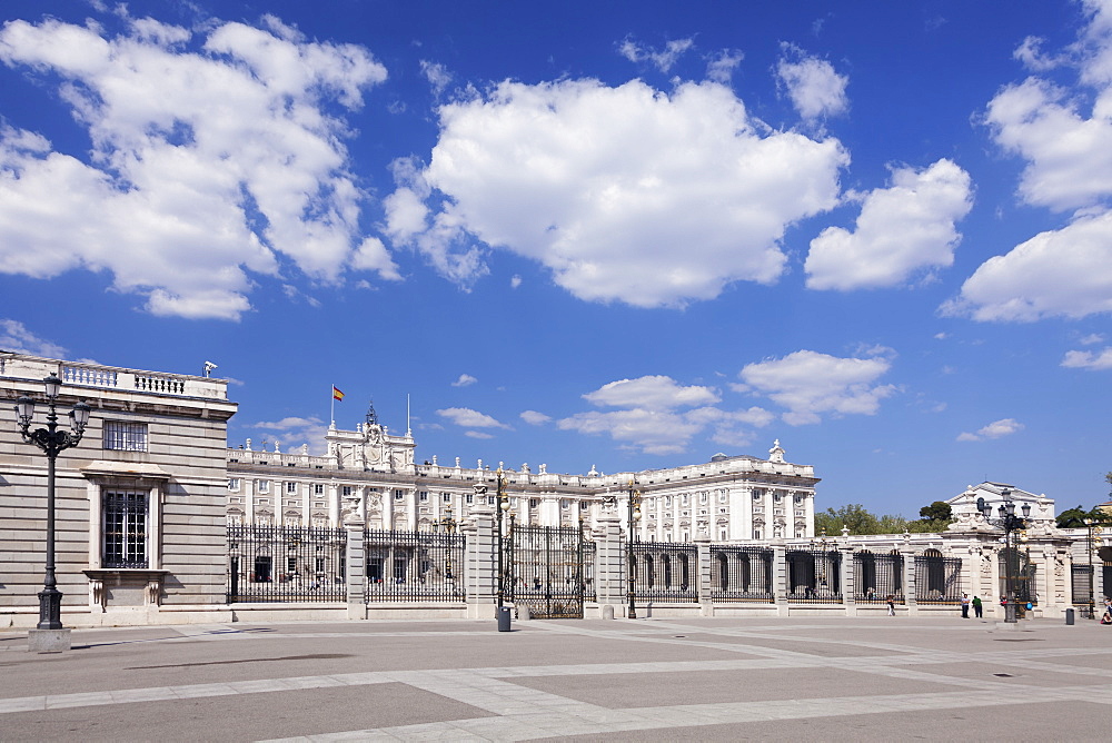 Royal Palace (Palacio Real), Plaza de la Armeria, Madrid, Spain, Europe