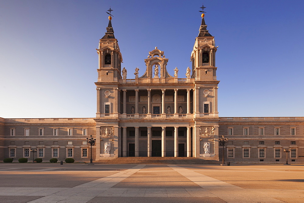 Almudena Cathedral (Santa Maria la Real de La Almudena), Plaza de la Armeria, Madrid, Spain, Europe