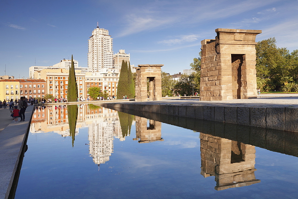 Temple of Debod (Templo de Debod), Parque del Oeste, Edificio Espana tower in the background, Madrid, Spain, Europe