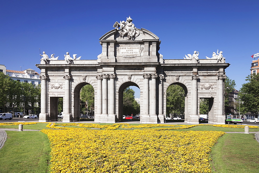 Puerta de Alcala Gate, Plaza de Indepencia, Madrid, Spain, Europe