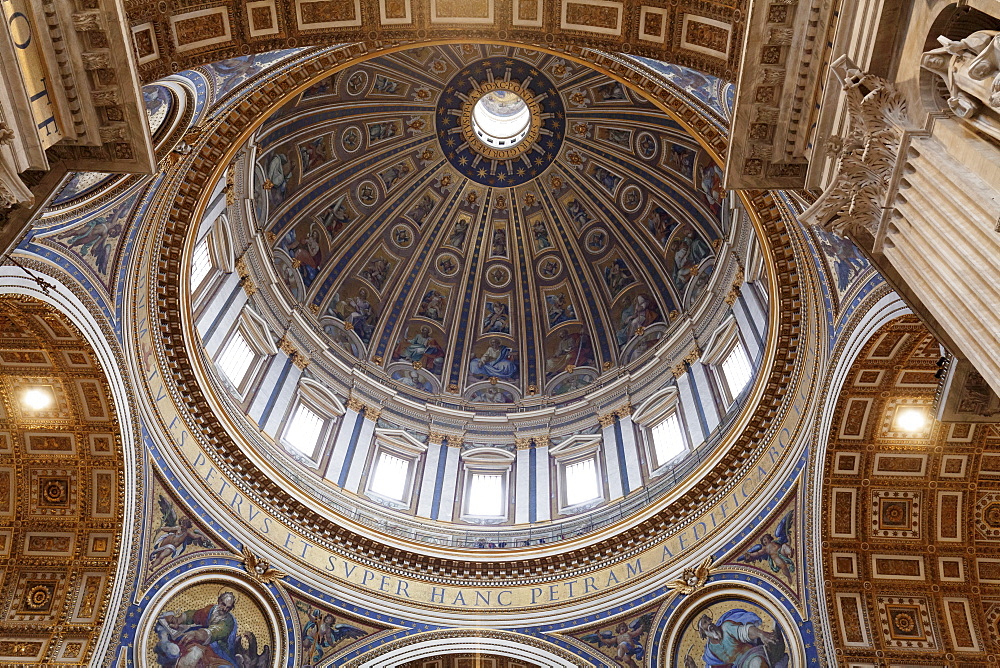 Interior, St. Peter's Basilica (Basilica di San Pietro), UNESCO World Heritage Site, Vatican City, Rome, Lazio, Italy, Europe