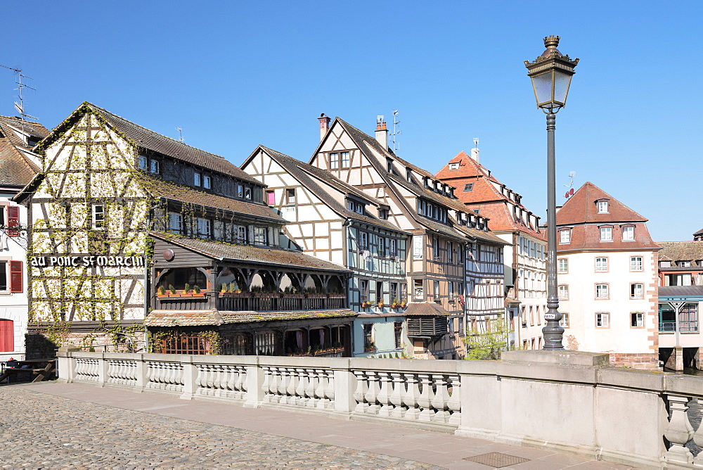 Pont St. Martin, La Petite France, UNESCO World Heritage Site, Strasbourg, Alsace, France, Europe