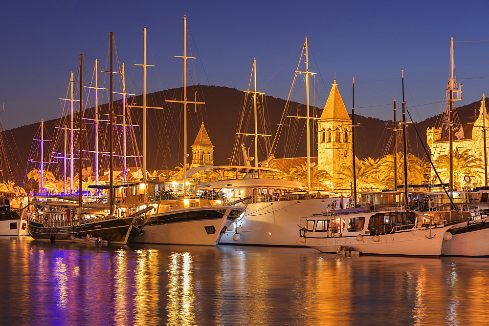 Sea Front Harbour in the Old Town (Stari Grad) of Trogir, UNESCO World Heritage Site, Dalmatia, Croatia, Europe