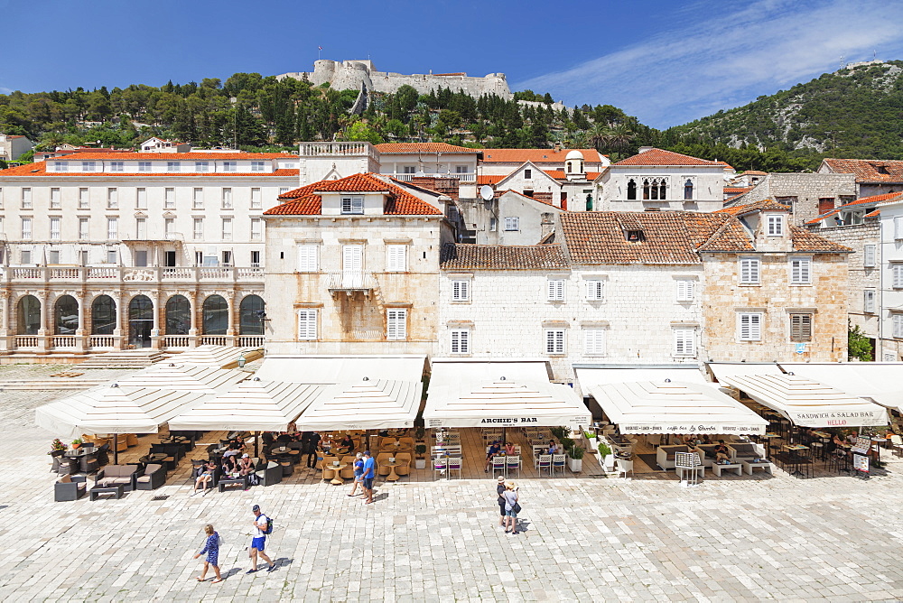 Restaurants at the Main Square, view to Spanisch Fortress, Hvar, Hvar Island, Dalmatia, Croatia, Europe