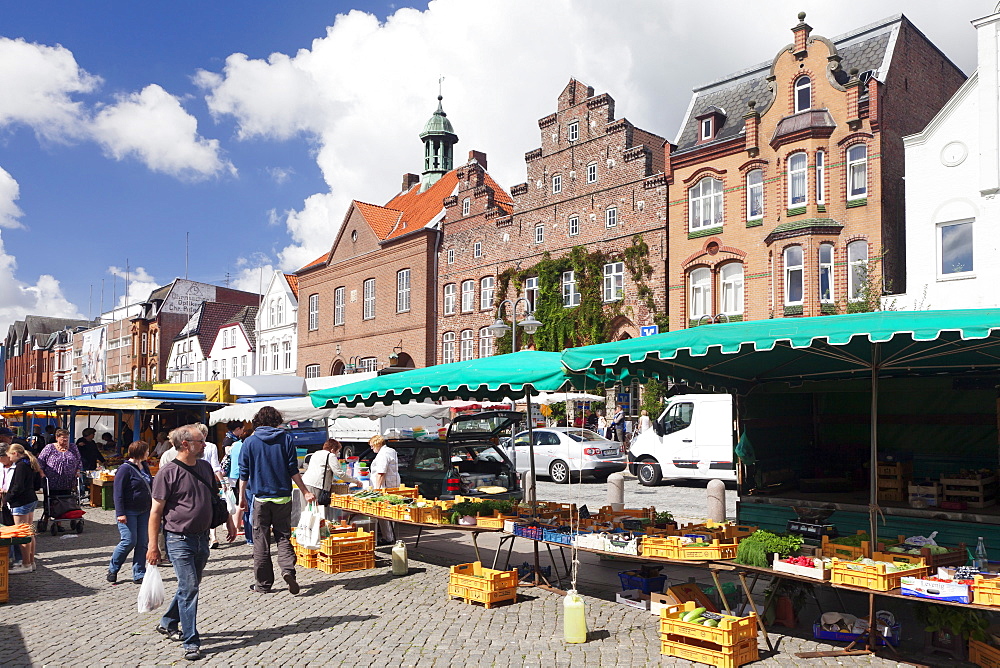 Weekly market at the market place of Husum, Schleswig Holstein, Germany, Europe