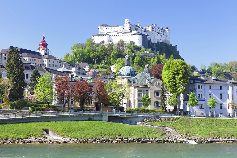 River Salzach with Hohensalzburg Castle and Kajetanerkirche Church, Salzburg, Salzburger Land, Austria, Europe 