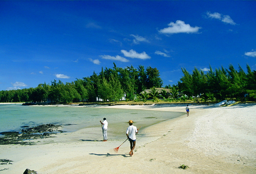 Cleaning the beach in Mauritius to aid tourism