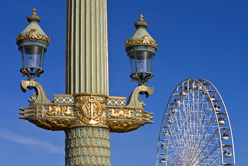 Streetlight and Place de la Concorde ferris wheel, Paris, France