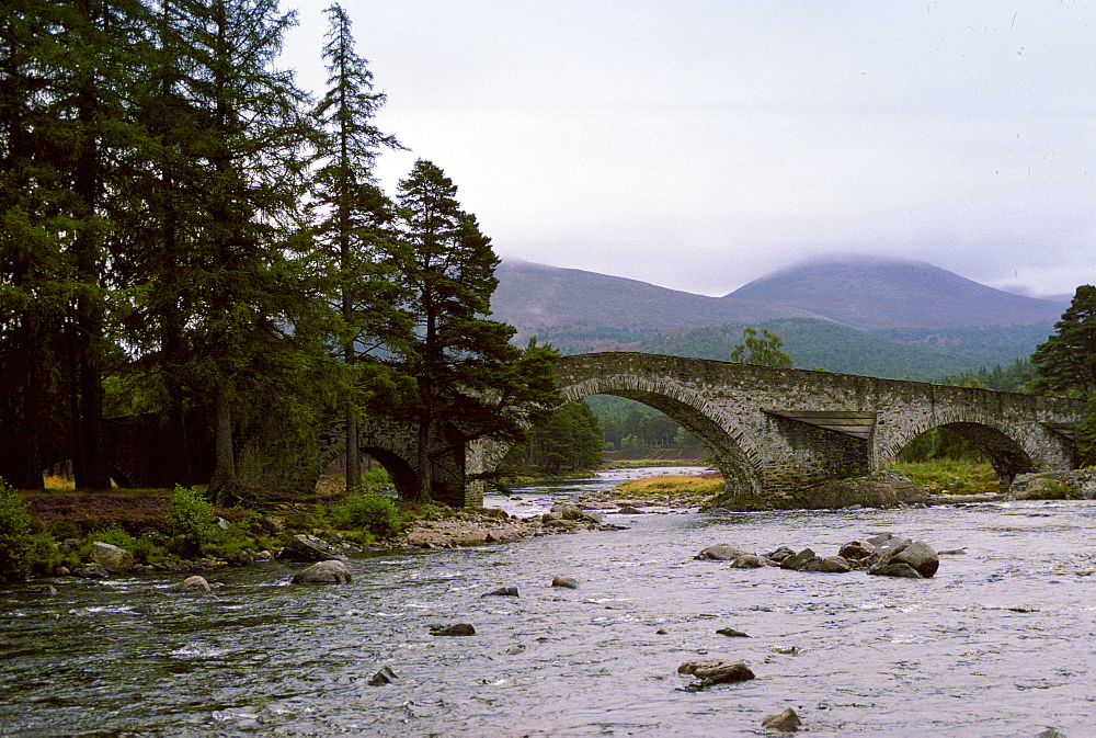 Brig O'Dee bridge over the River Dee in Aberdeenshire, Scotland