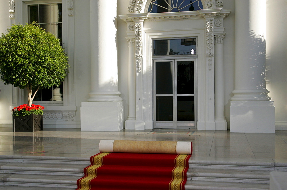 The White House, Washington DC with red carpet rolled up, United States of America