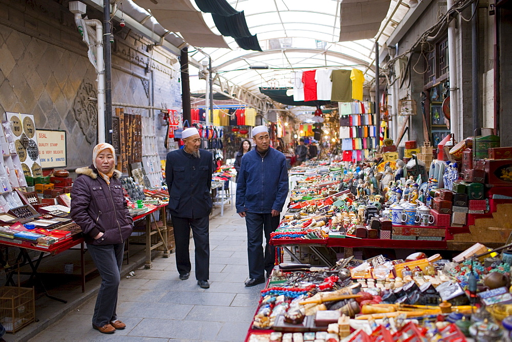 Chinese stall holders selling souvenirs at market in Moslem district of Xian, China