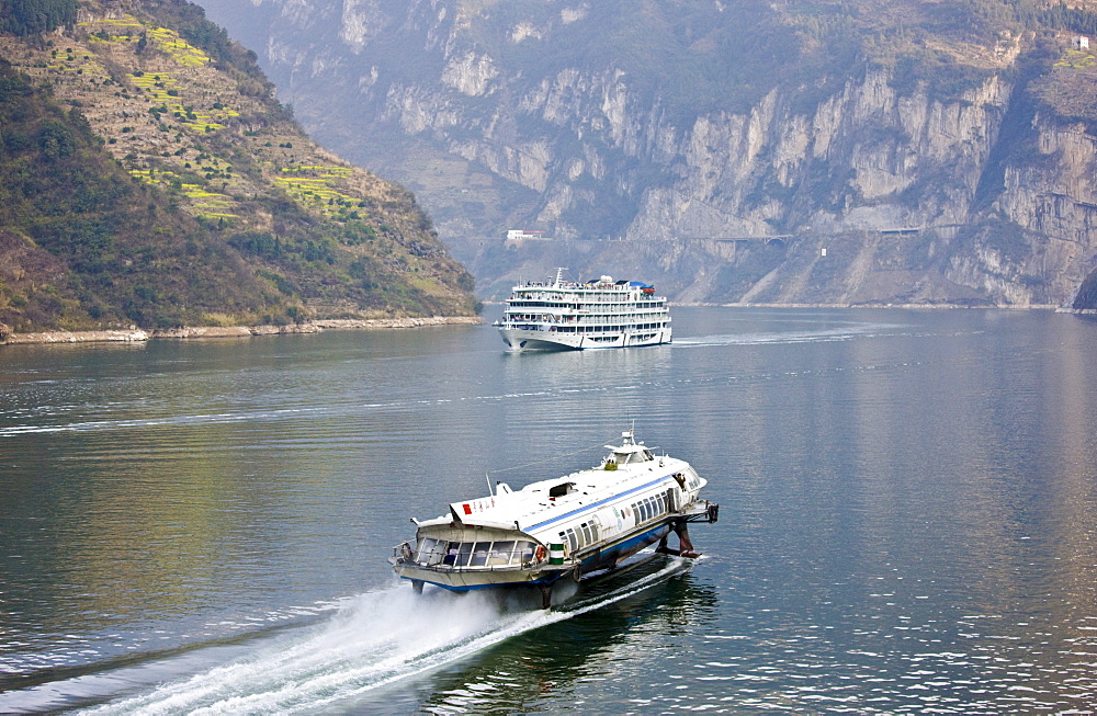 Hydrofoil passenger transport on Yangze River, China