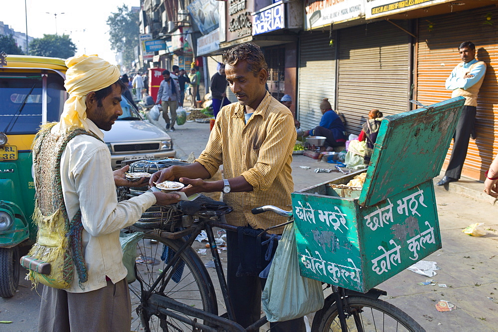 Old Delhi, Daryagang fruit and vegetable market with curry sold from a bicycle stall, India