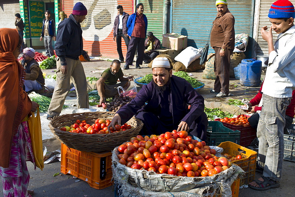 Old Delhi, Daryagang fruit and vegetable market on sale, India