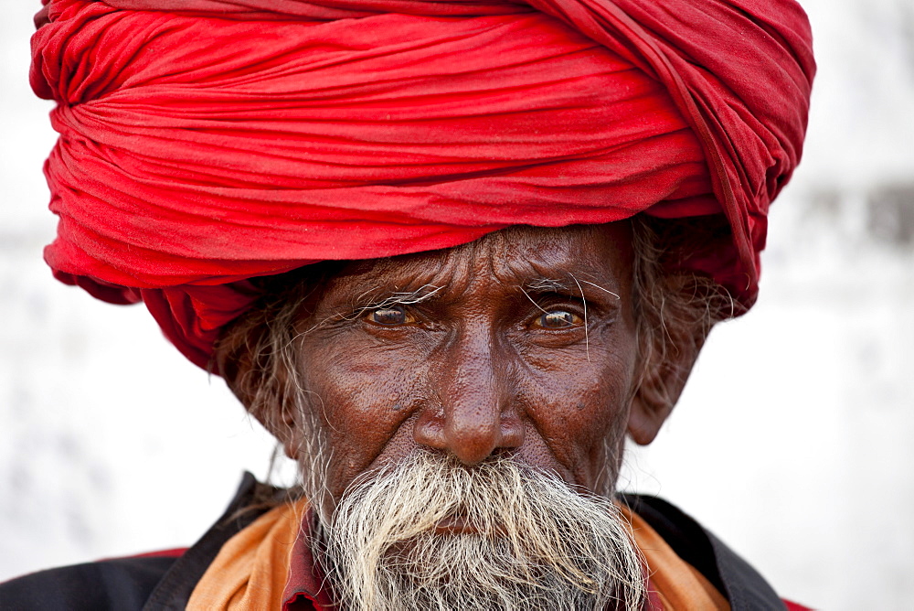 Hindu man pilgrim with long hair in turban at Dashashwamedh Ghat in holy city of Varanasi, Benares, India