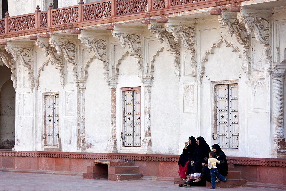 Muslim family group at Khas Mahal Palace built 17th Century by Mughal Shah Jehan for his daughters inside Agra Fort, India