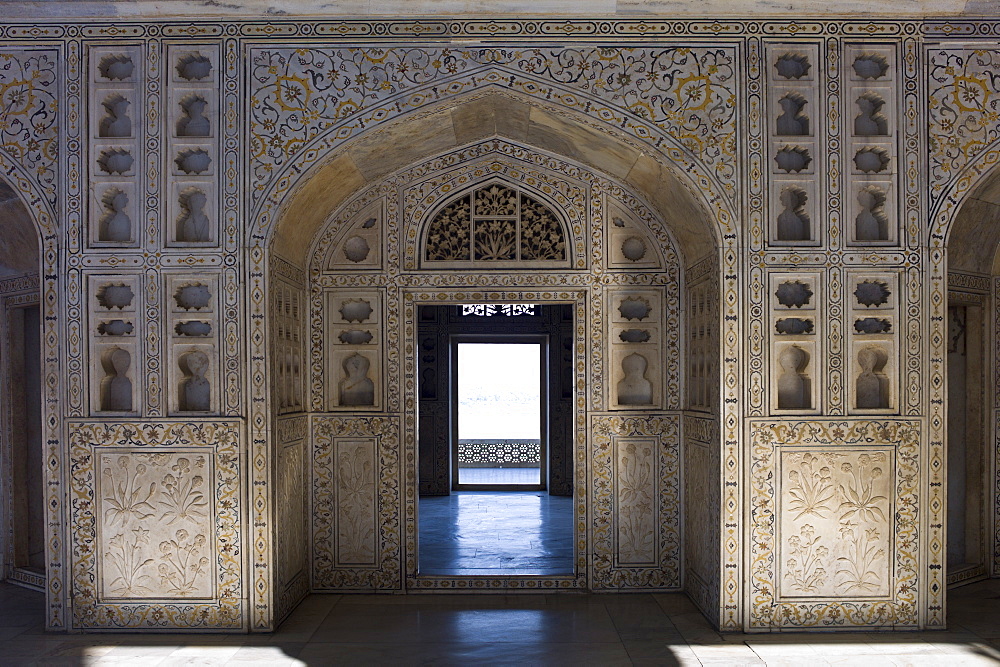 Khas Mahal Palace with pietra dura jewel inlay in marble built 17th Century by Mughal Shah Jehan for his daughters at Agra Fort, India