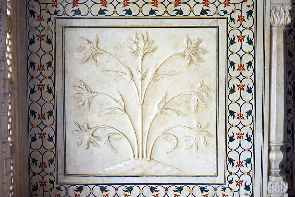 The Taj Mahal mausoleum interior by tombs of Shah Jahan and Mumtaz Mahal , Uttar Pradesh, India