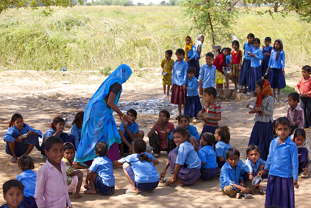 Indian schoolchildren attending school at Doeli in Sawai Madhopur, Rajasthan, Northern India