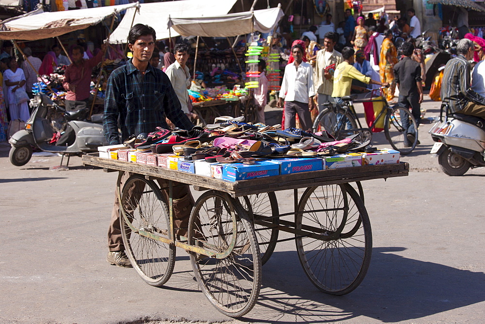 Street scene at Sardar Market at Girdikot, Jodhpur, Rajasthan, Northern India