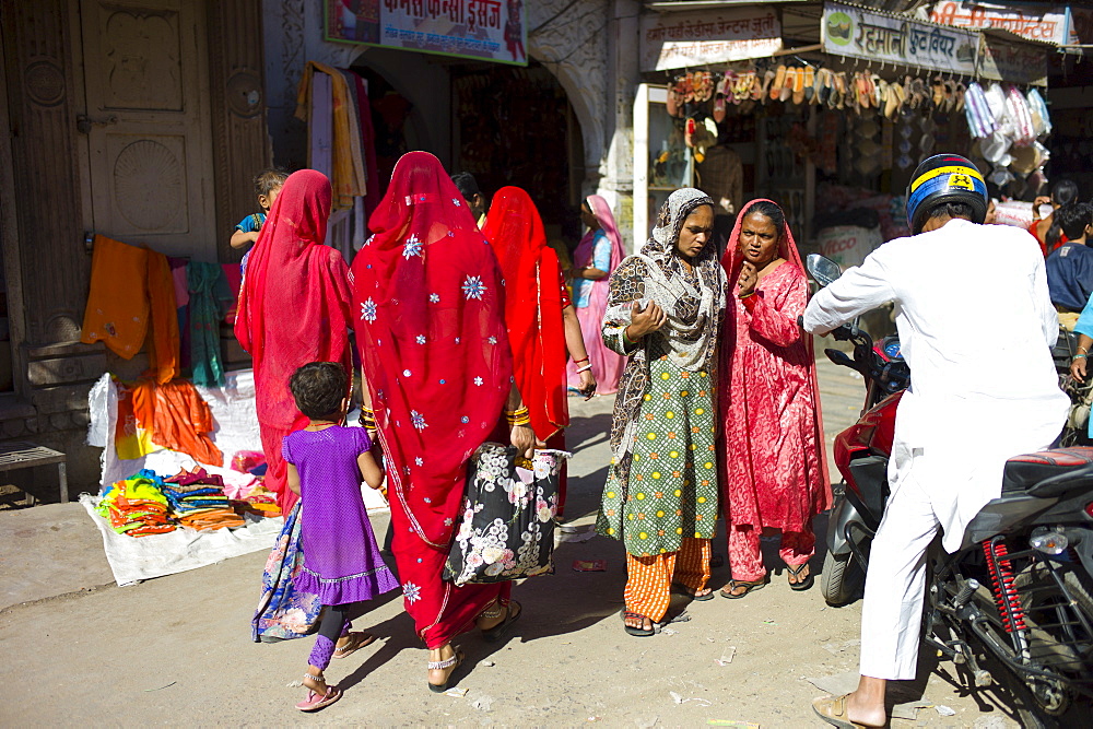 Indian women shopping, street scene at Tambaku Bazar in Jodhpur Old Town, Rajasthan, Northern India