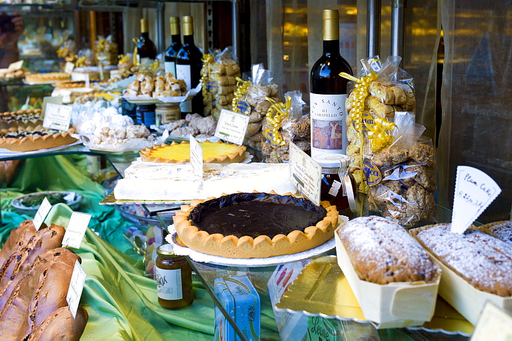 Cakes and pastries in Fabbrica Taddeucci patisserie shop and cafe in Piazza San Michele, Lucca, Italy