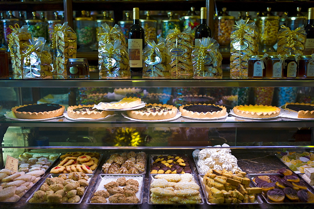 Cakes and pastries in Fabbrica Taddeucci patisserie shop and cafe in Piazza San Michele, Lucca, Italy