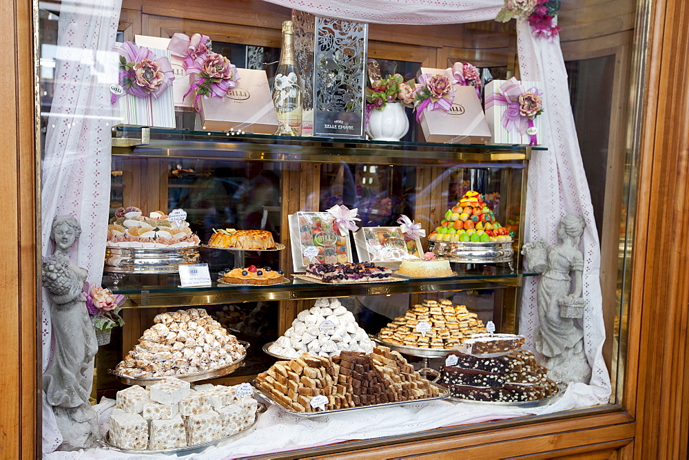 Cakes, sweets andpastries in shop window of luxury patticeria, caffe sweet shop Gilli, established in 1733 in Florence, Tuscany, Italy