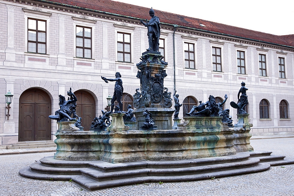 Brunnenhof Residence, Brunnenhof Residenz, with fountain in old Munich, Bavaria, Germany