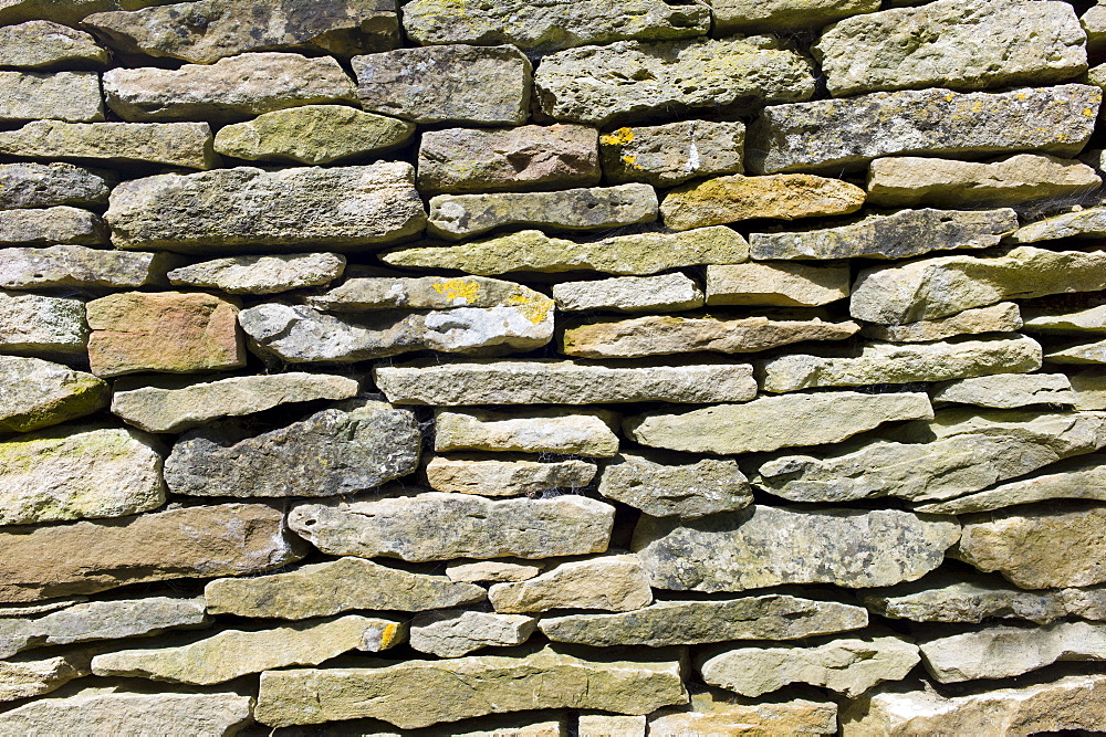 Drystone wall at Swinbrook in the Cotswolds, Oxfordshire, UK