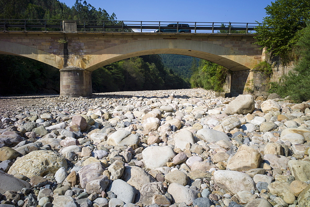 Drought and dried up riverbed of the Rio Saja, Saja River, at Barcenillas in Valle de Cabuerniga, Cantabria, Spain