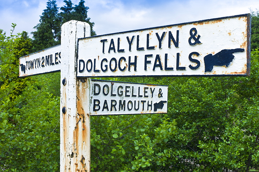 Signpost to Dolgelley, Barmouth, Talyllyn and Dolgoch Falls in Snowdonia, Gwynedd, Wales