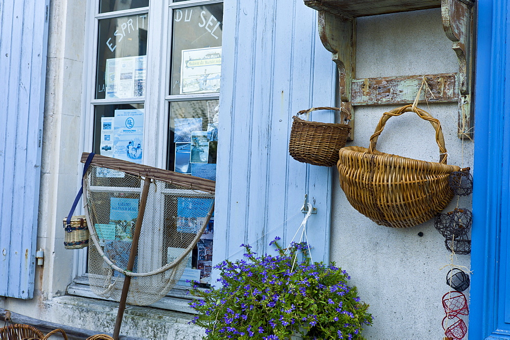 Street scene souvenir shop Esprit de Sel at St Martin de Re,  Ile de Re, France